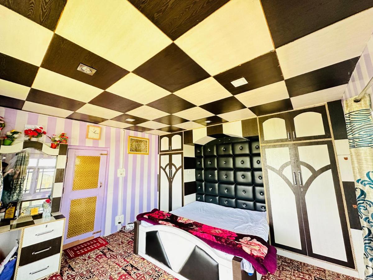 Sheen Homestay Gulmarg Exteriér fotografie