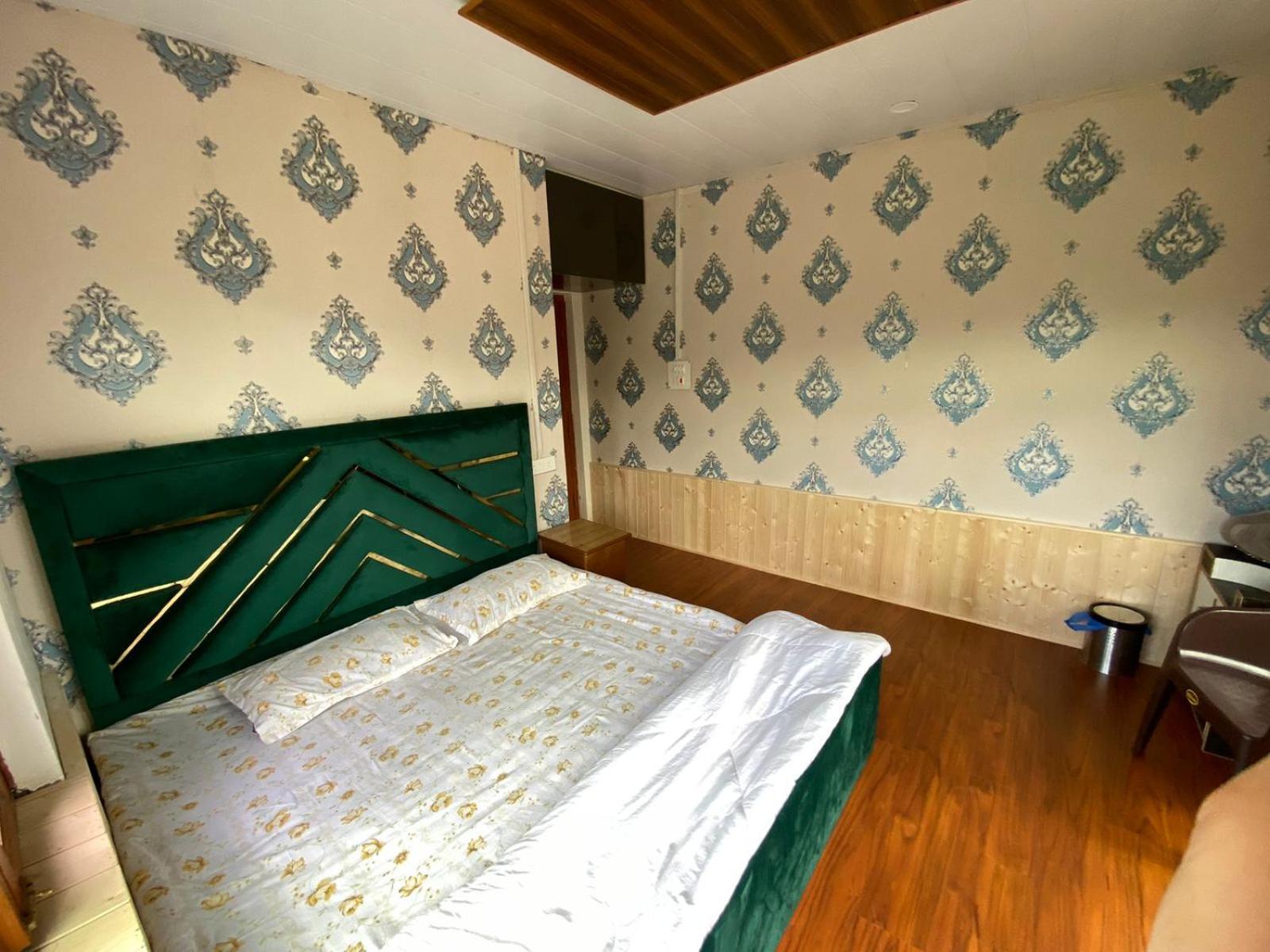 Sheen Homestay Gulmarg Exteriér fotografie