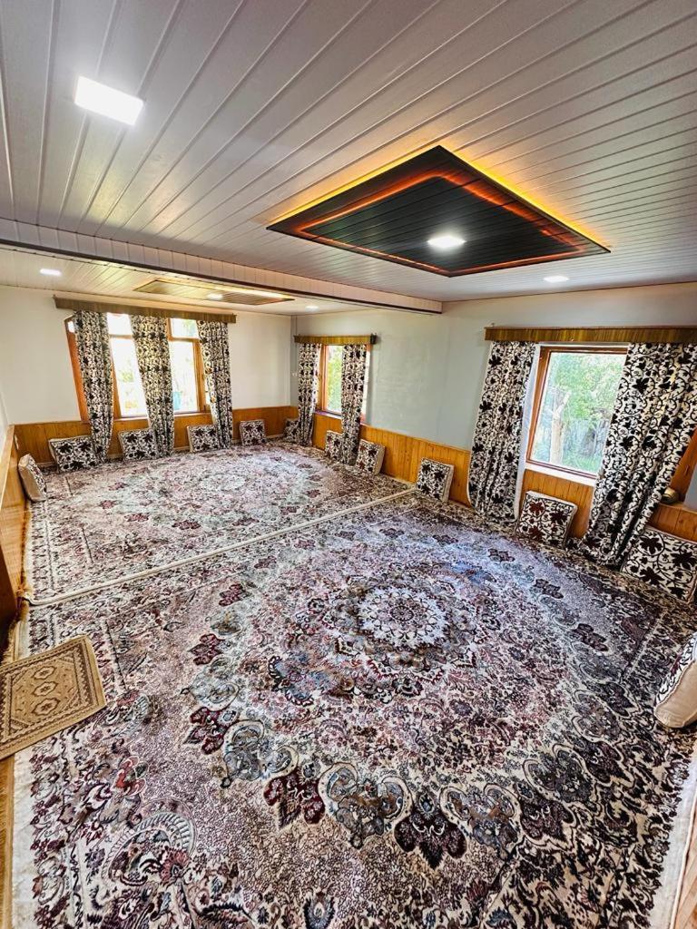 Sheen Homestay Gulmarg Exteriér fotografie